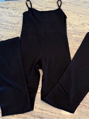Quinsen sleeveless flare jumpsuit Women’s Size S Black